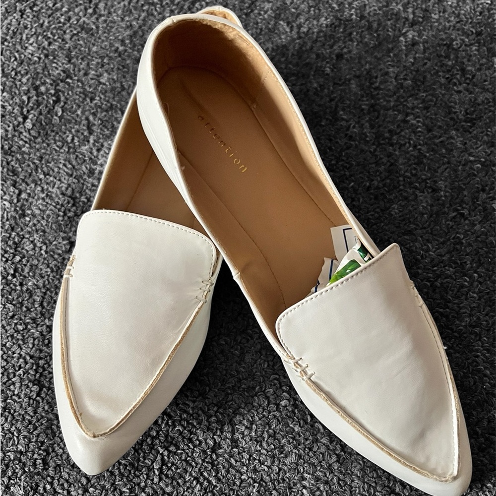 White cute flats for work or going out.